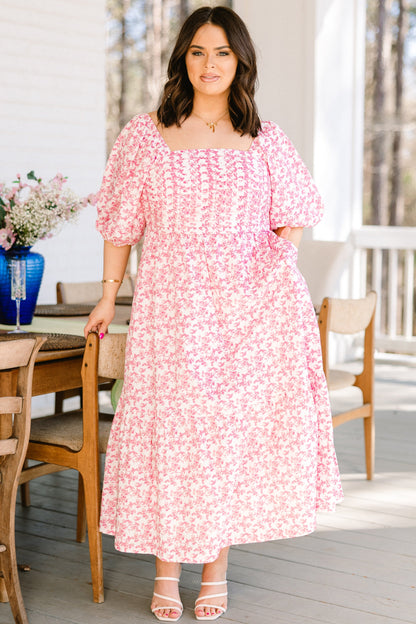 En El Vestido Midi En La Sombra Silenciosa, Rosa