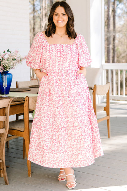 En El Vestido Midi En La Sombra Silenciosa, Rosa