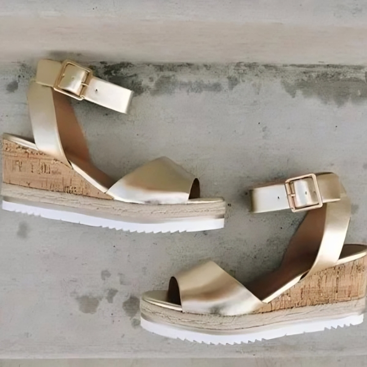 Zoé | Sandały na koturnie z fasonem