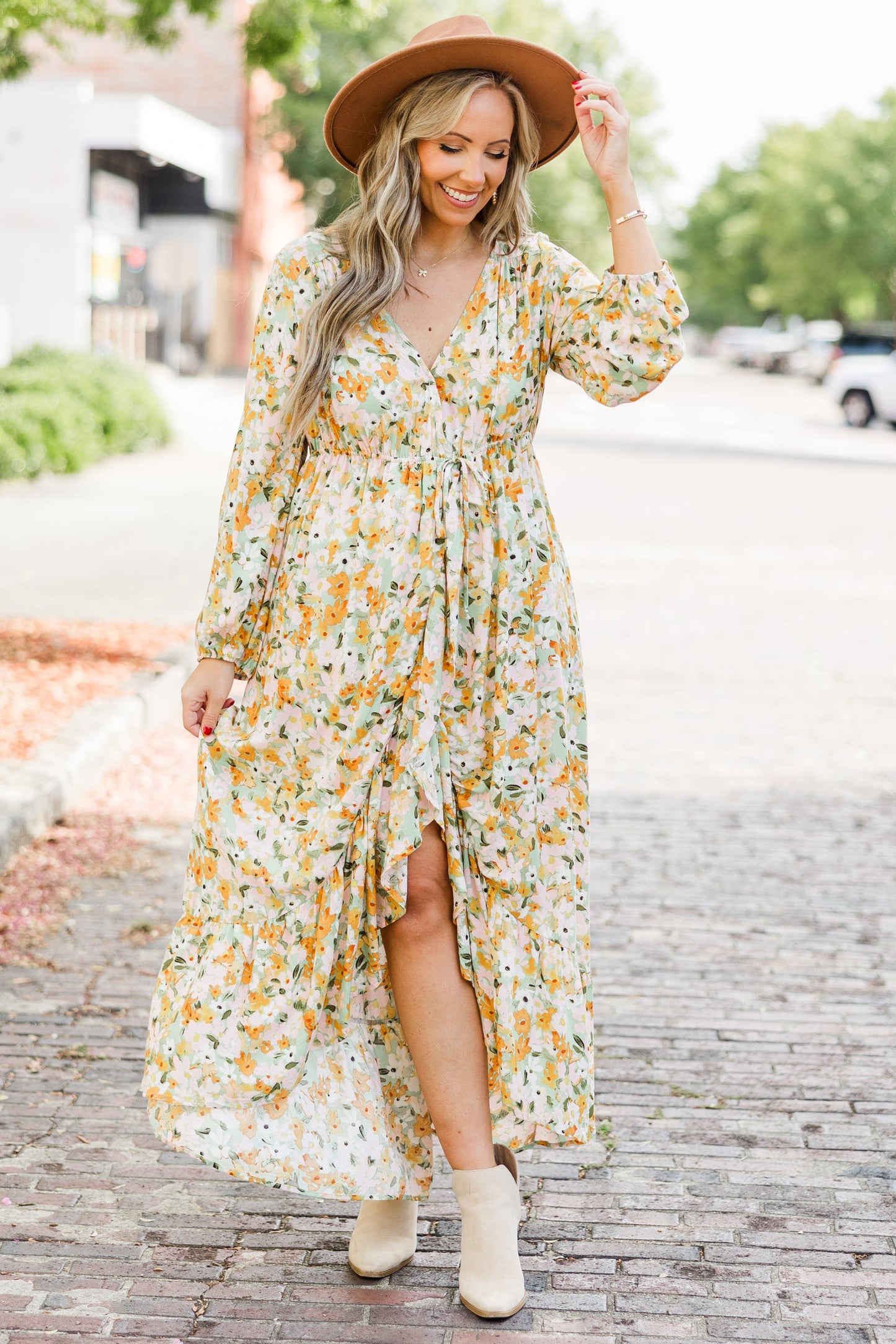 Hablando de Mi Chica Vestido, Amarillo