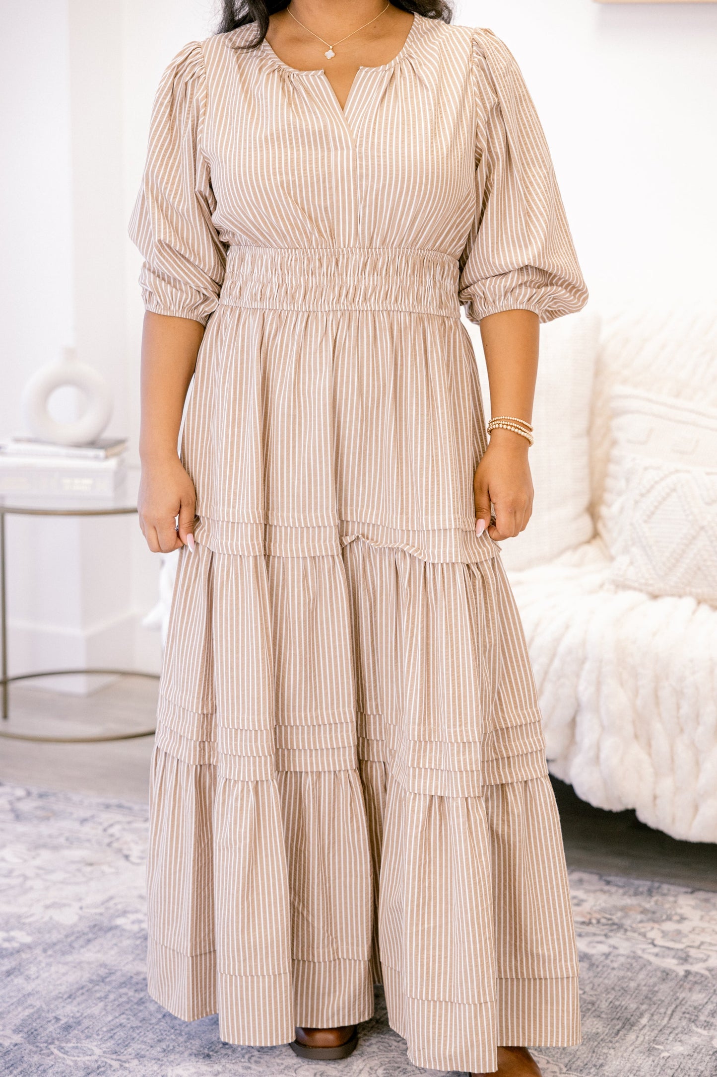 El Vestido de Elección Clara, Raya Marrón