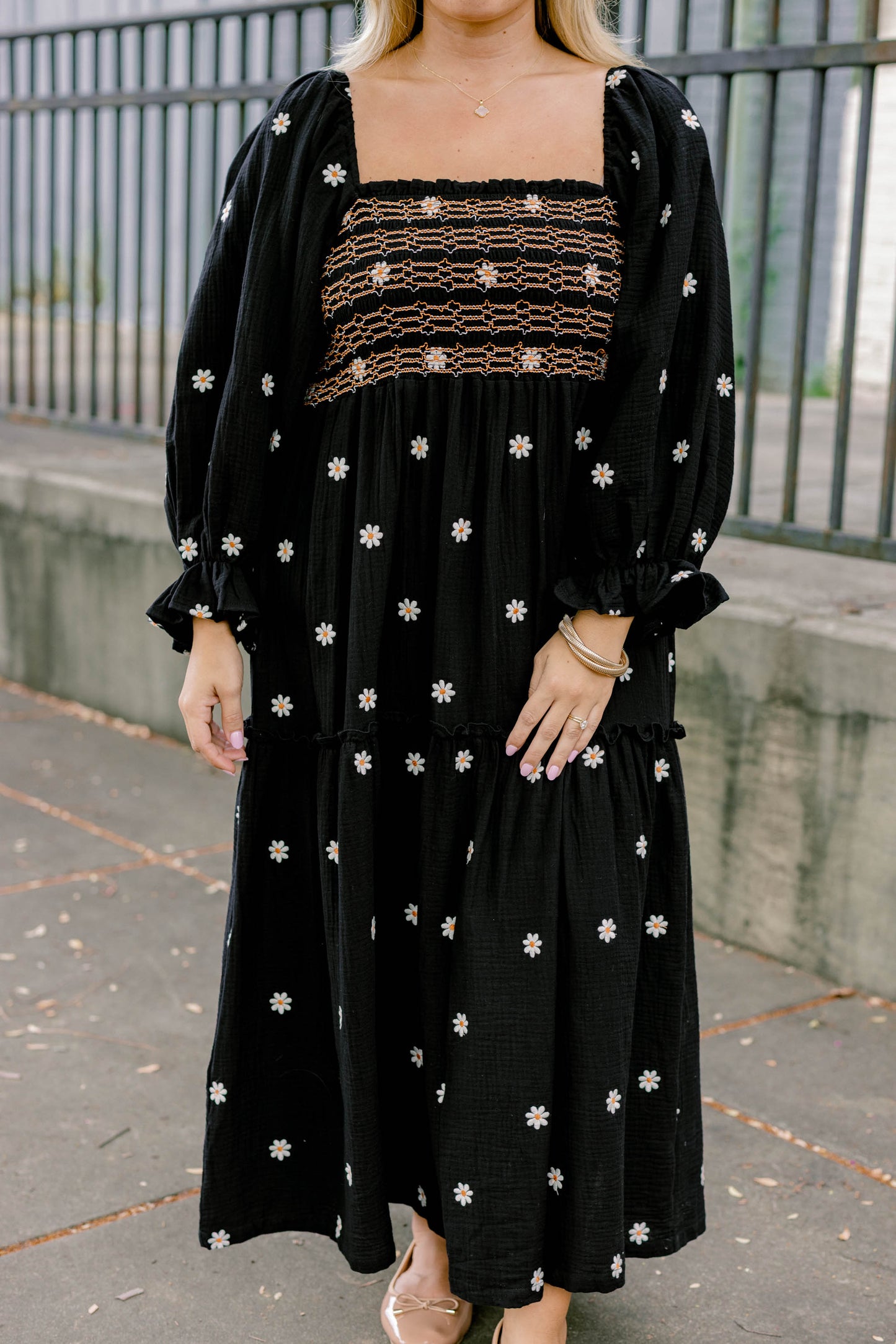 Vestido Maravilla de Flores Silvestres, Negro