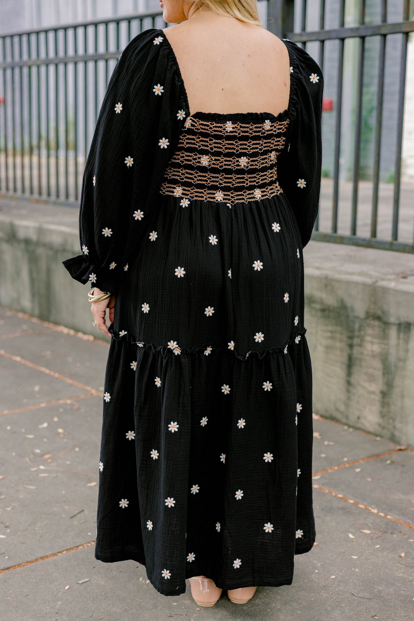 Vestido Maravilla de Flores Silvestres, Negro