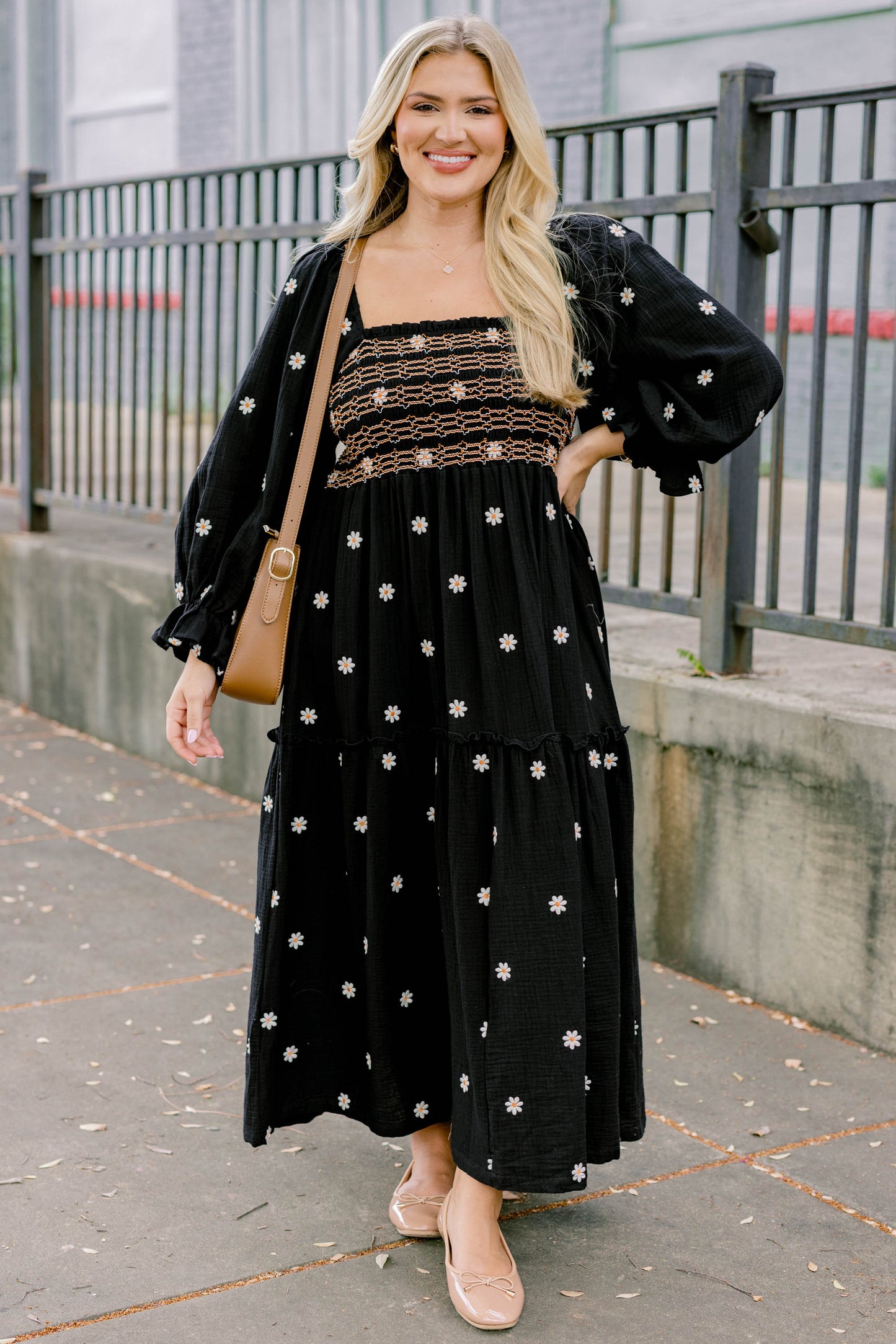 Vestido Maravilla de Flores Silvestres, Negro