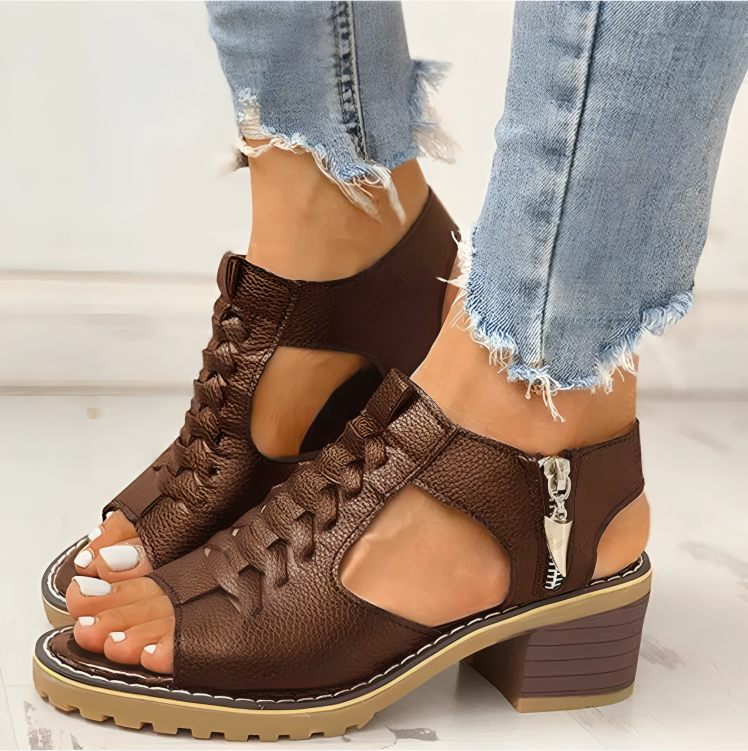 Chloe - Sandały z zamkiem