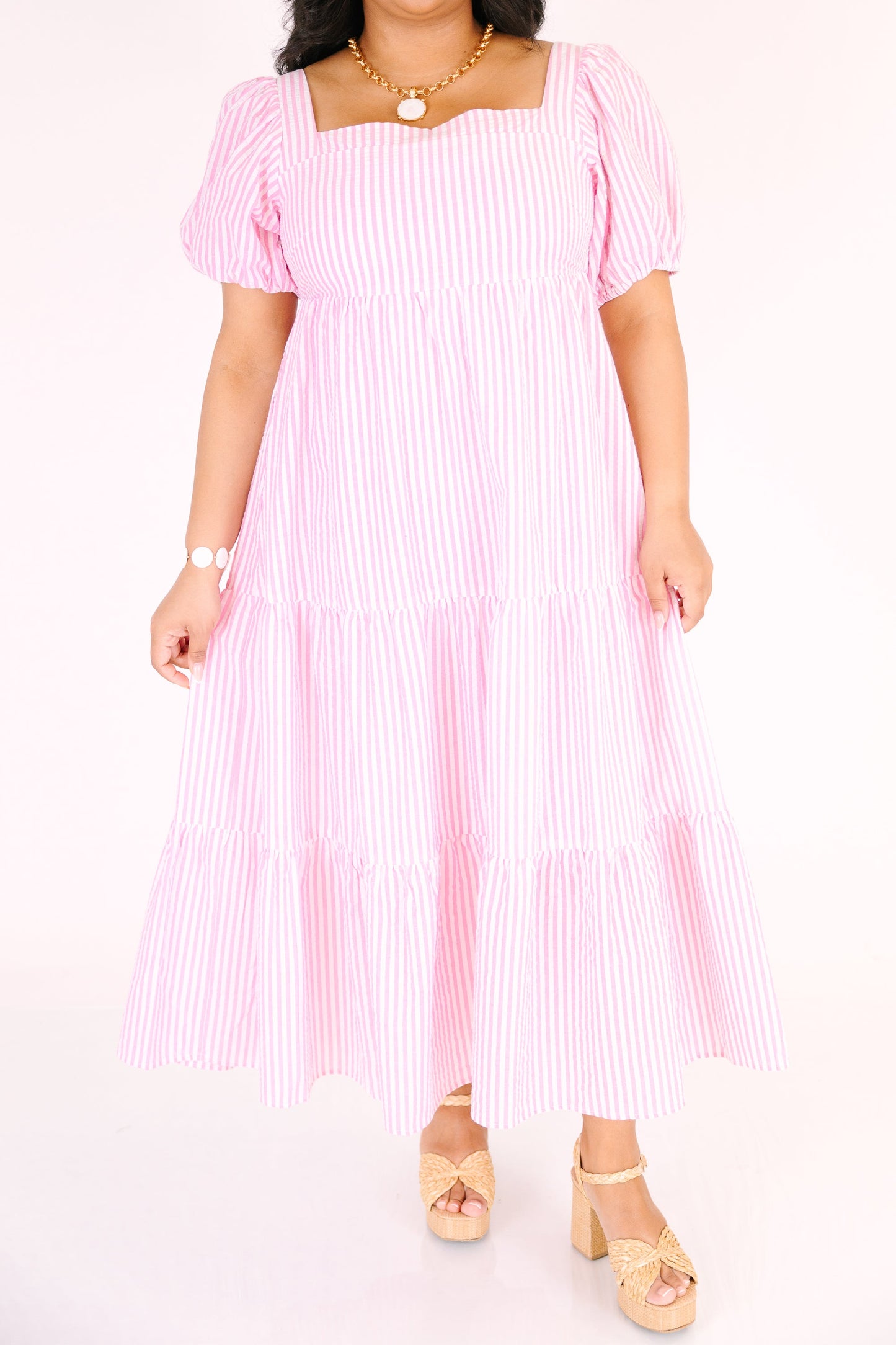 Un Vestido con Brisa en el Océano, Raya Rosa