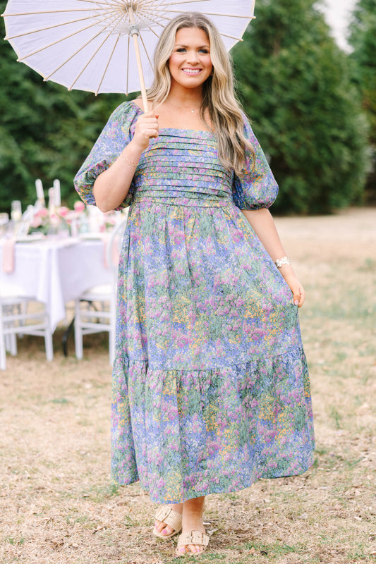 En El Vestido Midi En La Sombra Silenciosa, Mezcla Floral