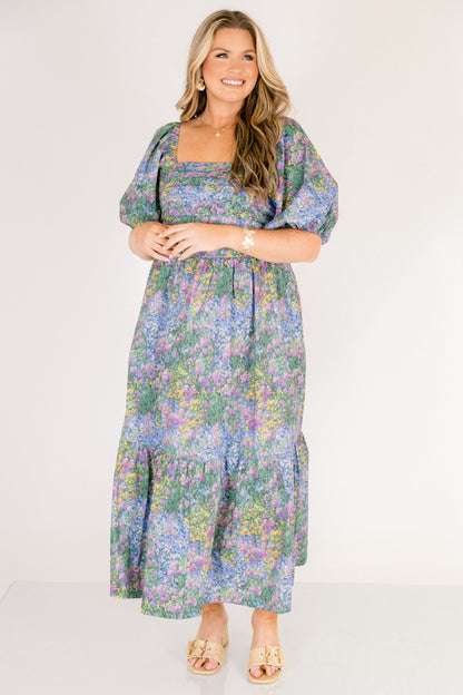 En El Vestido Midi En La Sombra Silenciosa, Mezcla Floral