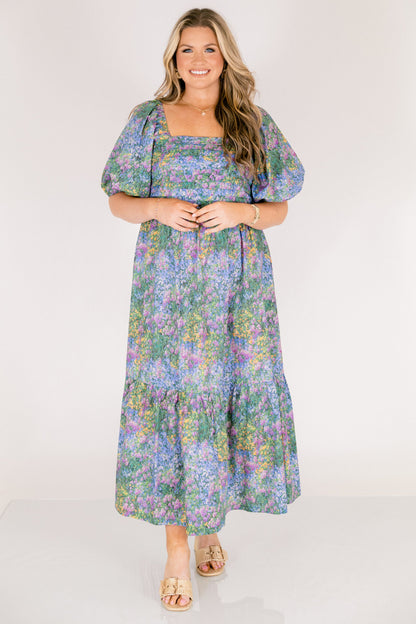 En El Vestido Midi En La Sombra Silenciosa, Mezcla Floral