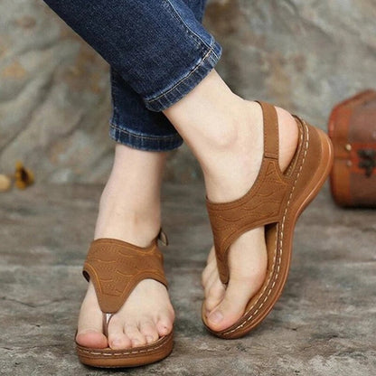 Irene | Romanza Eleganckie sandały na koturnie na letni look plażowy