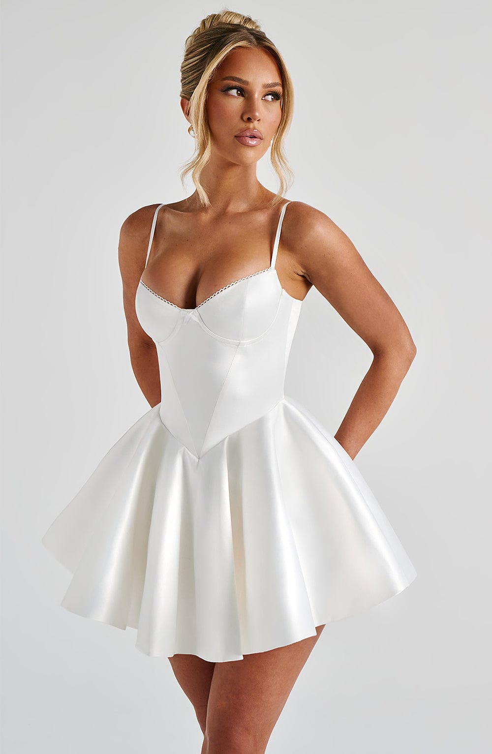 Mini sukienka Poppy - Perłowa