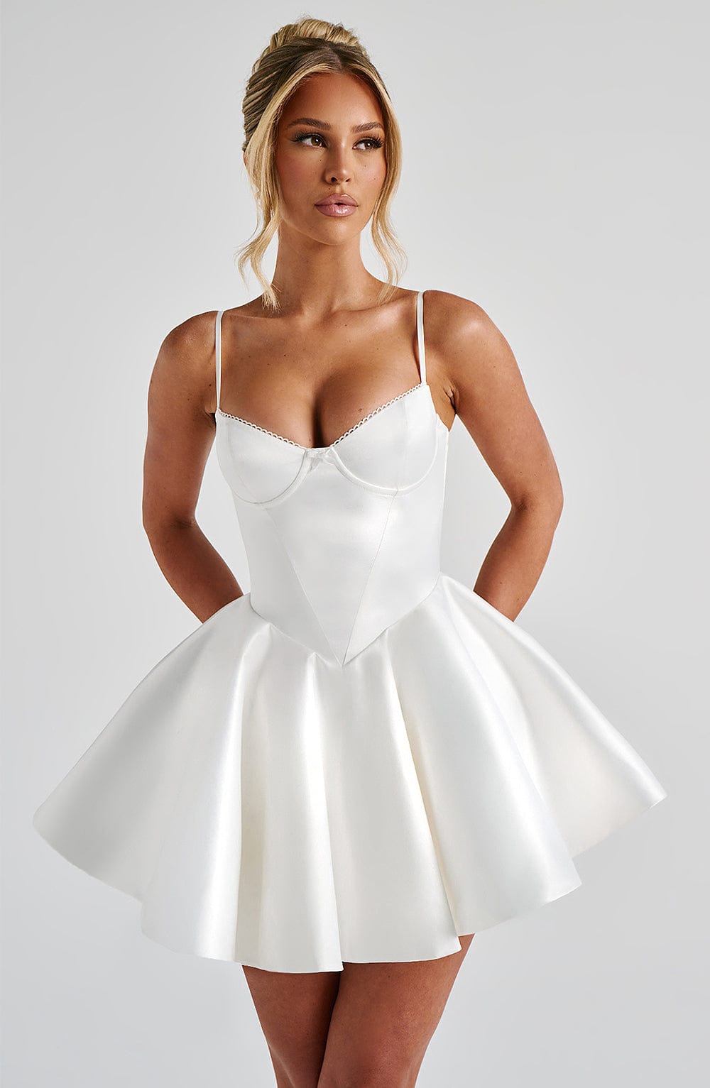 Mini sukienka Poppy - Perłowa