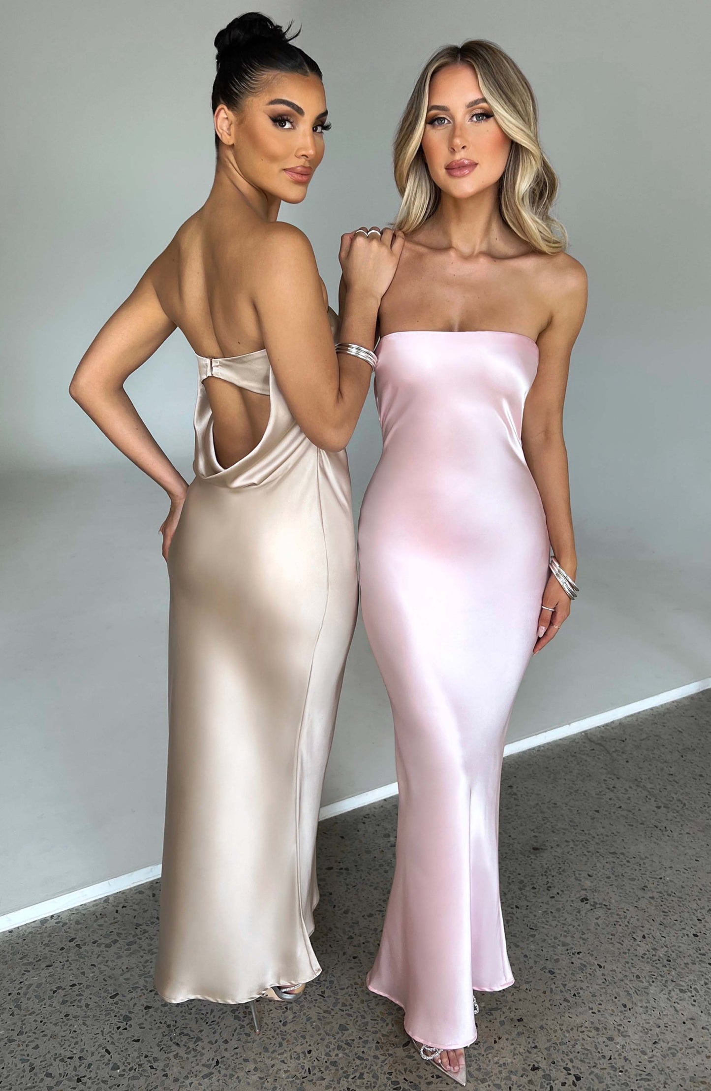 Długa sukienka Rheanna - Różowy pudrowy