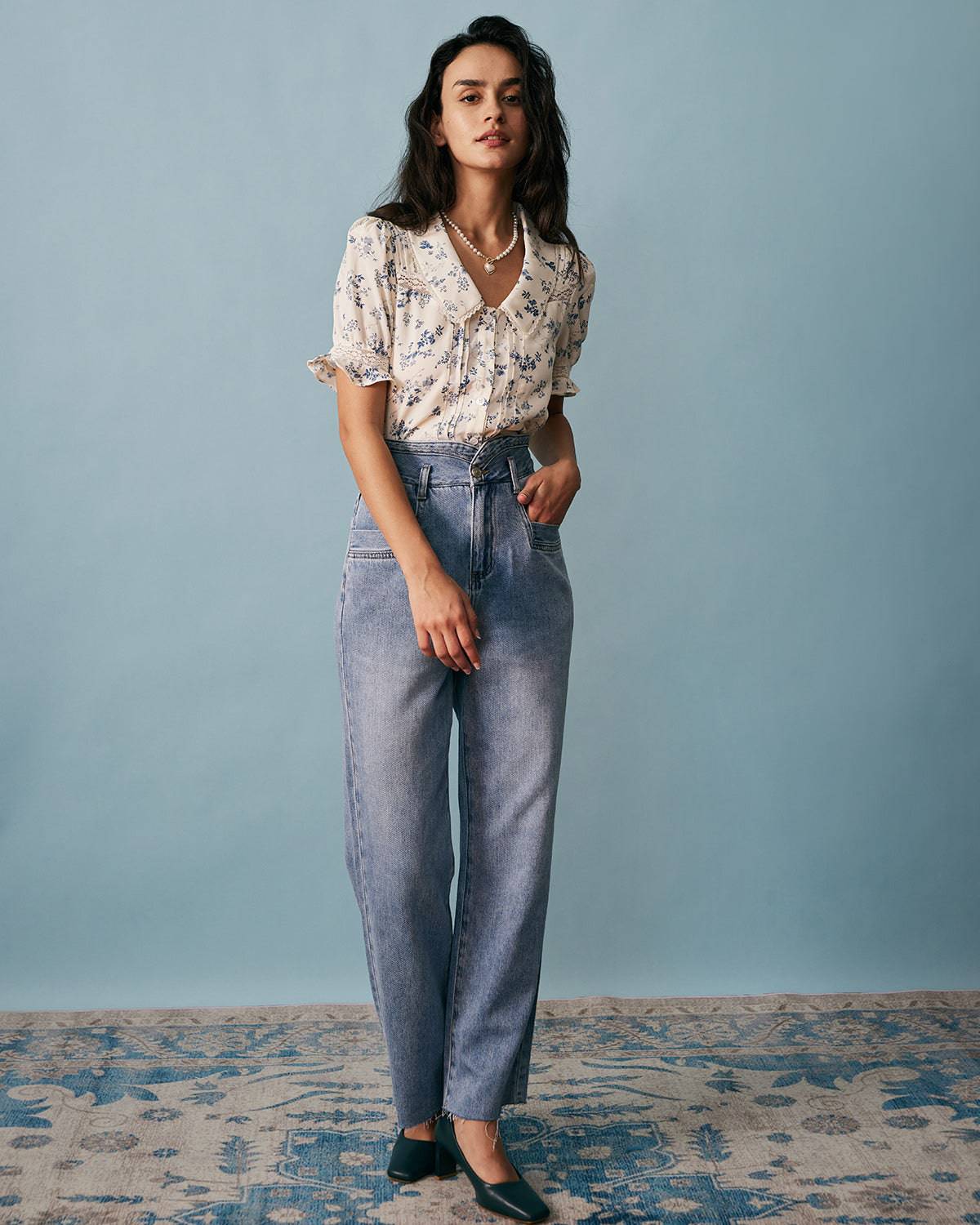La Camisa Floral Plisada con Encaje