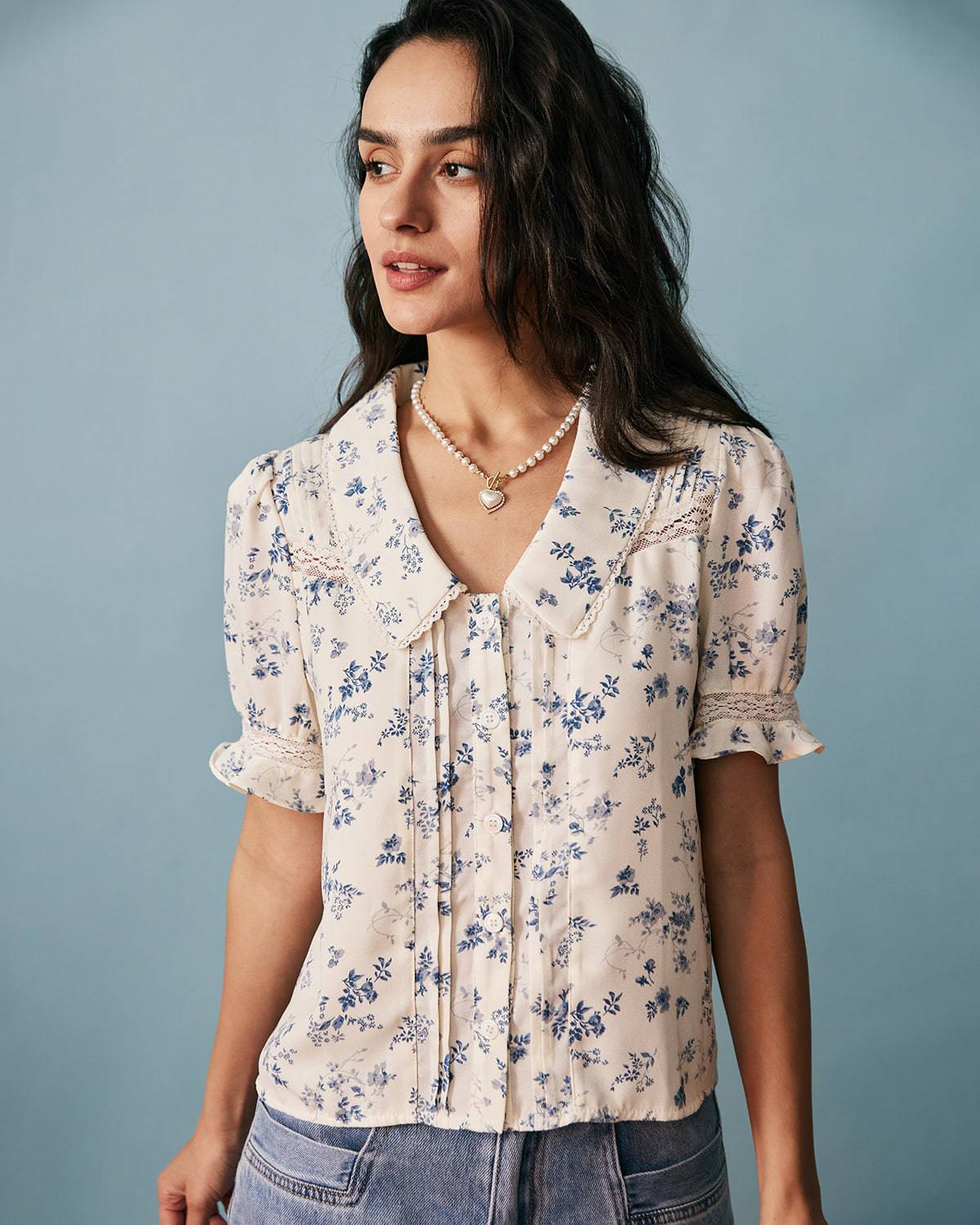 La Camisa Floral Plisada con Encaje