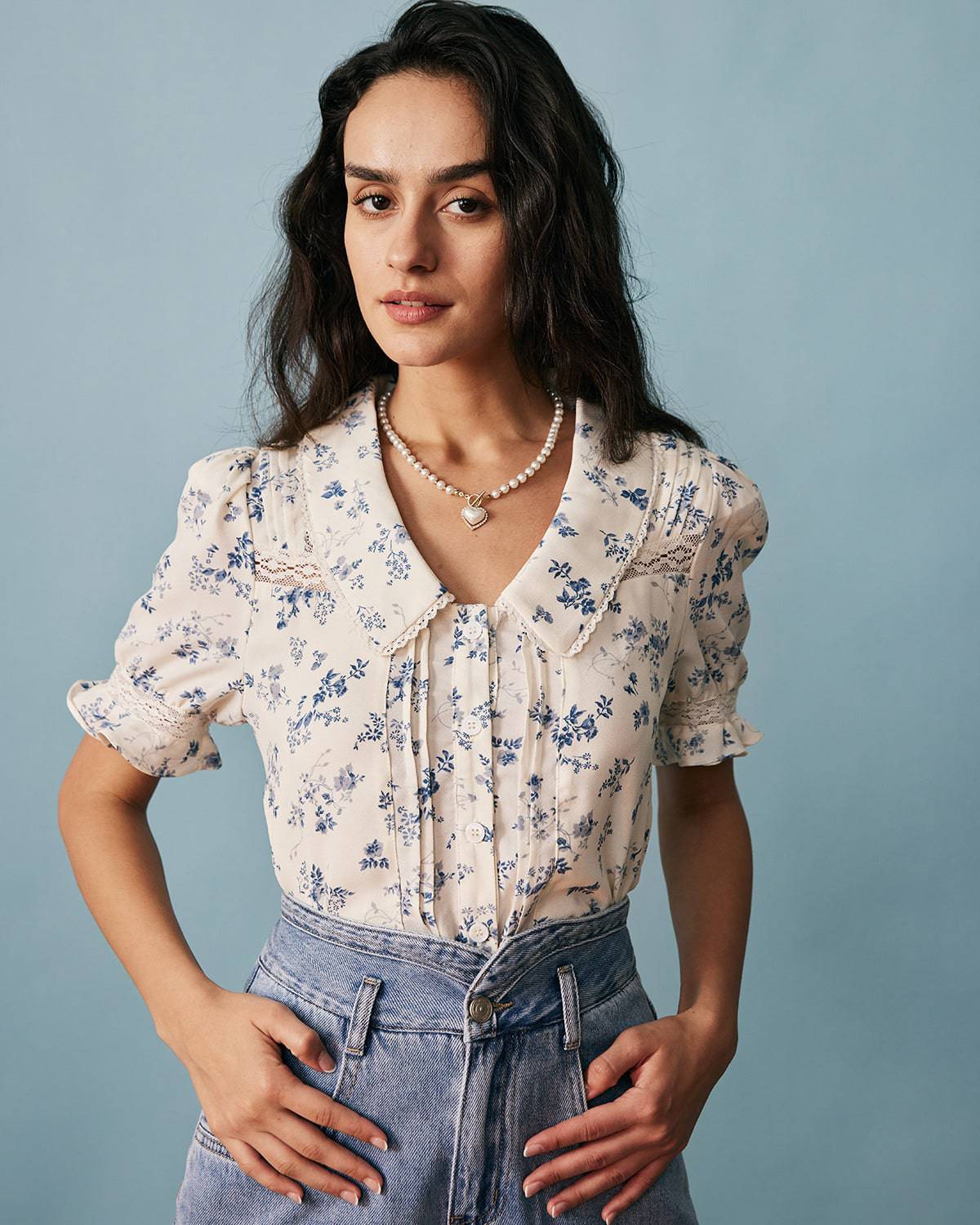 La Camisa Floral Plisada con Encaje