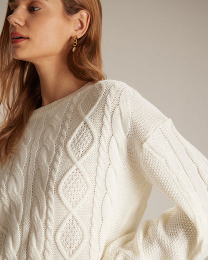El Suéter Beige de Cuello Redondo con Trenzas y Canalé