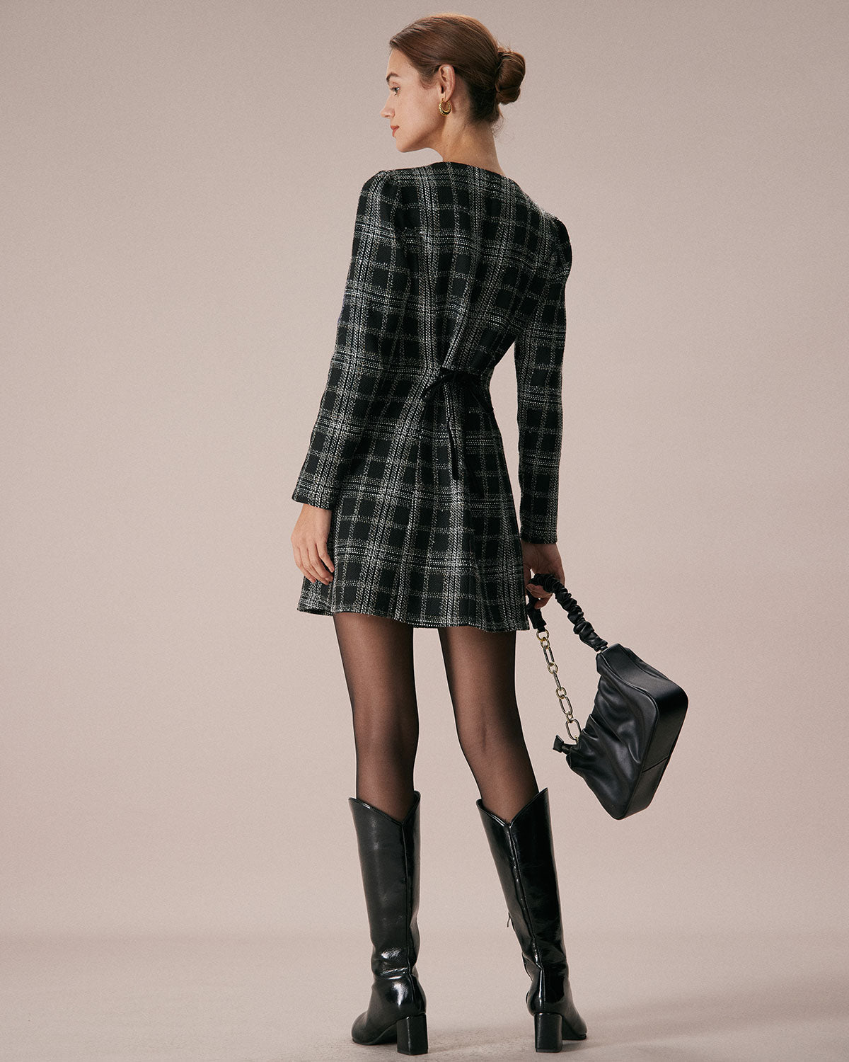 El Vestido Mini A-Line de Cuello Redondo a Rayas Negros