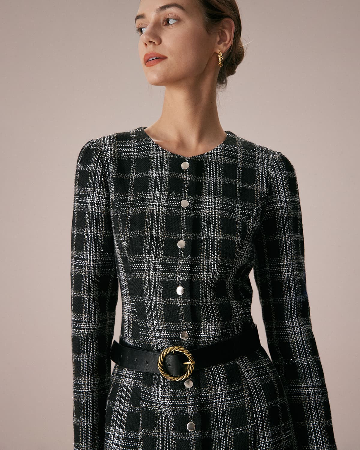 El Vestido Mini A-Line de Cuello Redondo a Rayas Negros