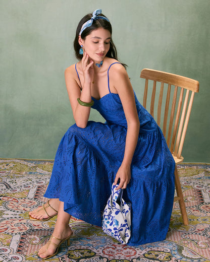 El Vestido Midi de Tirantes con Bordado en Escote Corazón