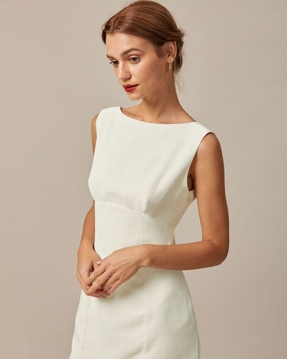 El Vestido Mini de Cuello Barco con Lazo en la Espalda Beige