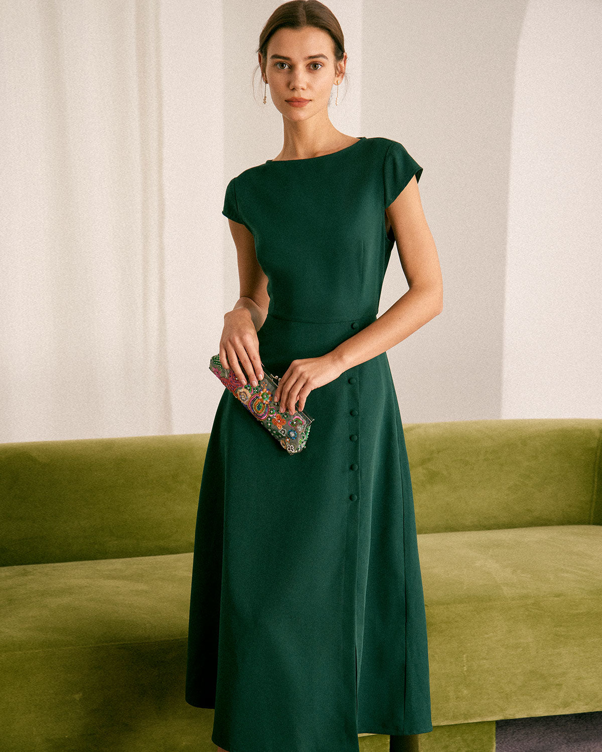 El Vestido Midi con Corte en la Espalda y Cuello Barco Verde
