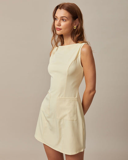 El Vestido Mini Amarillo con Corte en el Cuello