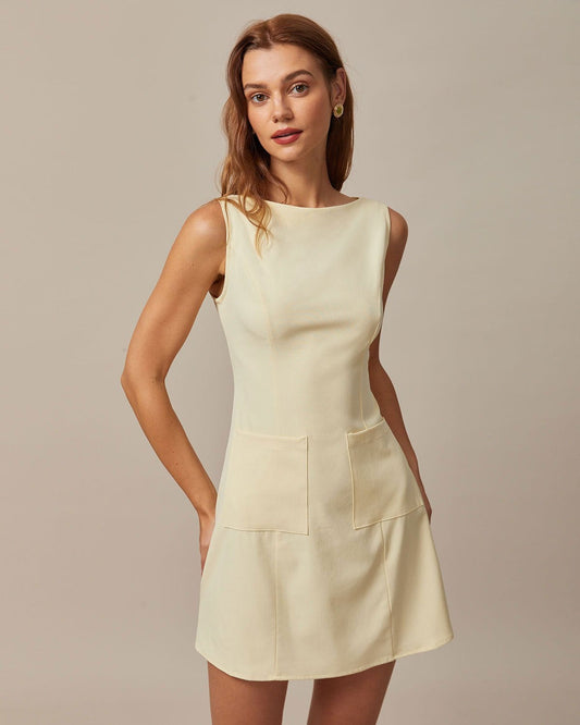 El Vestido Mini Amarillo con Corte en el Cuello