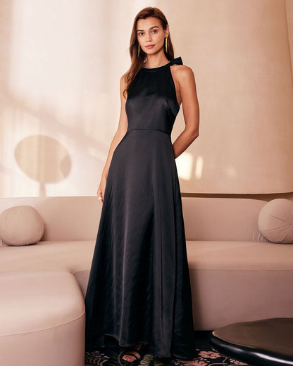 El Vestido Maxi Cortado con Halter y Lazo Negro