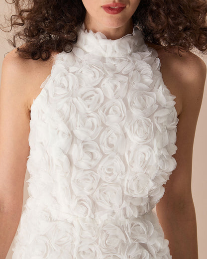 El Vestido Mini de Cuello Alto Blanco con Cinta en la Espalda