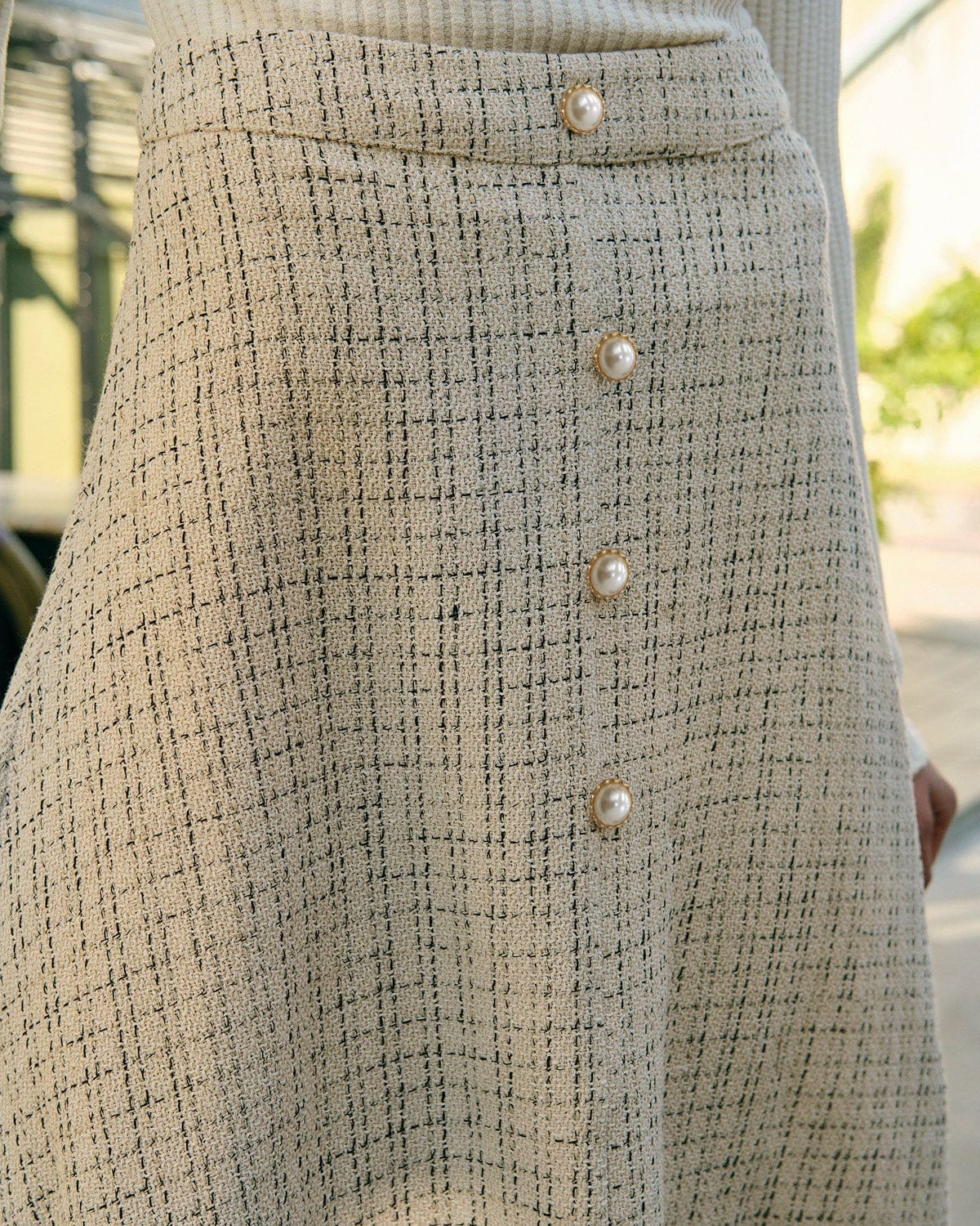 La Falda de Tweed de Cintura Alta con Botón de Perla