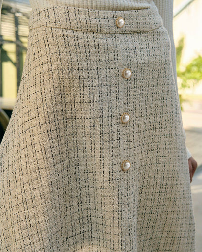 La Falda de Tweed de Cintura Alta con Botón de Perla