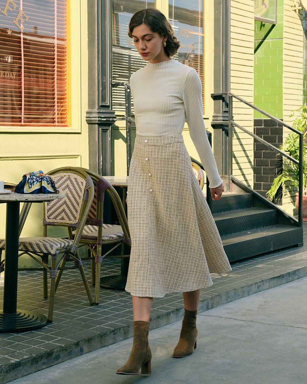 La Falda de Tweed de Cintura Alta con Botón de Perla
