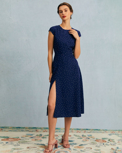 El Vestido Midi con Corte y Lunares de Cuello Redondo en Color Marino