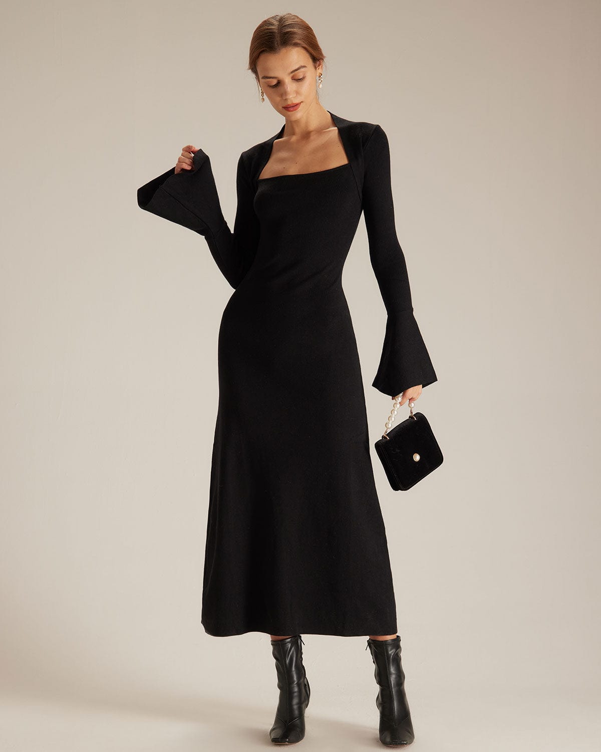 El Vestido Midi de Cuello Cuadrado y Mangas Acampanadas Negros