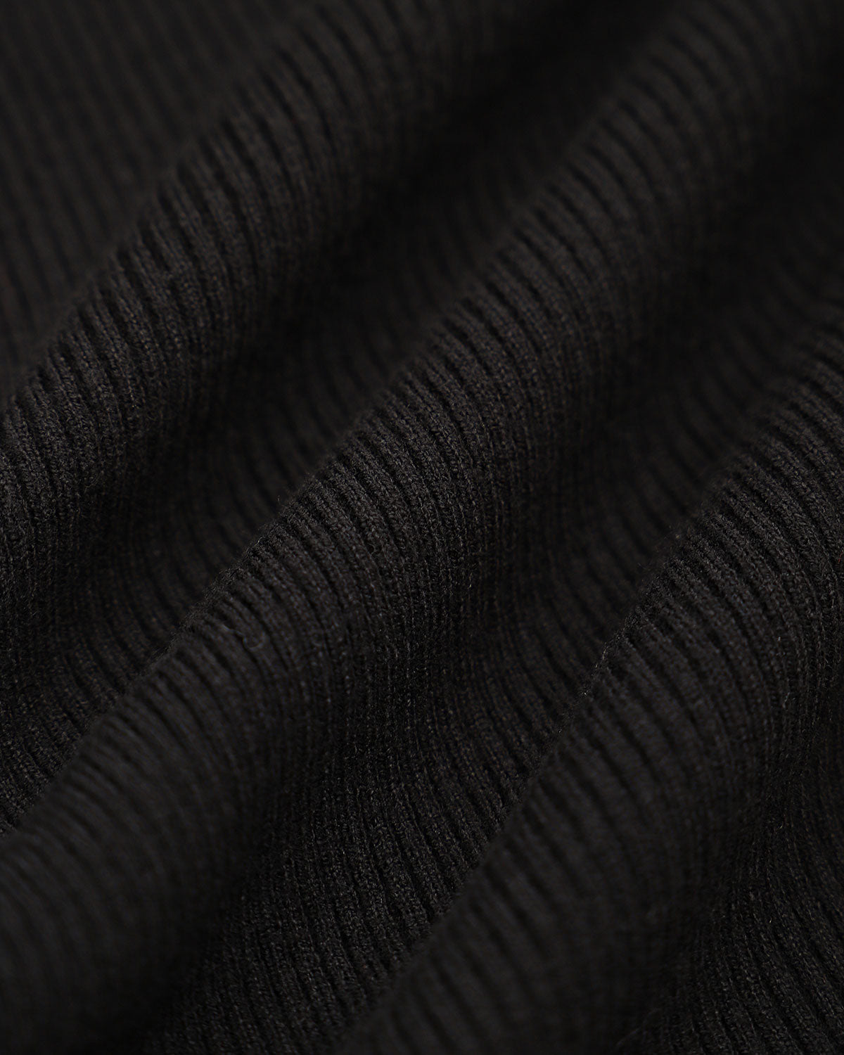 Vestido de Suéter con Mangas de Campana en Color Negro