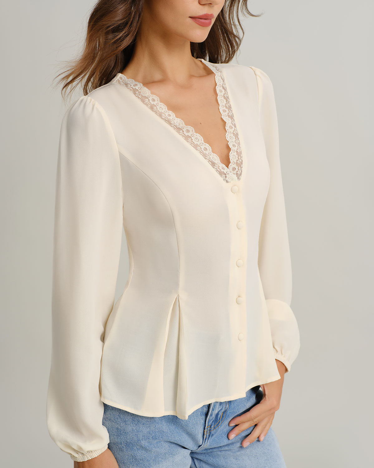 Blusa de Manga Larga con Encaje y Escote en V Color Albaricoque