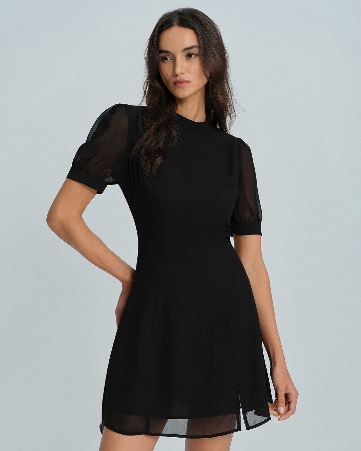 Vestido Mini de Cuello Alto Negro
