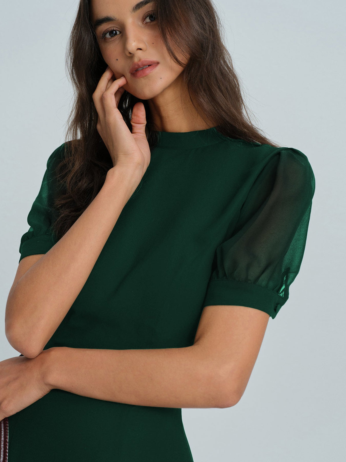 Vestido Mini de Chiffon Verde con Cuello Alto