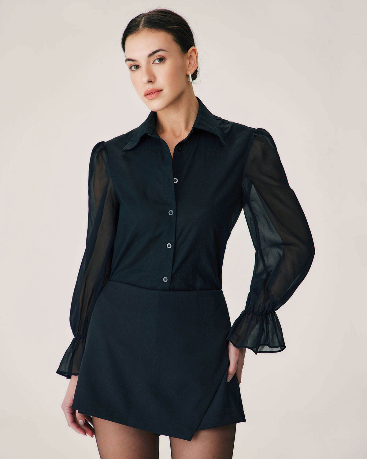 Blusa Negra Transparente con Mangas de Poeta