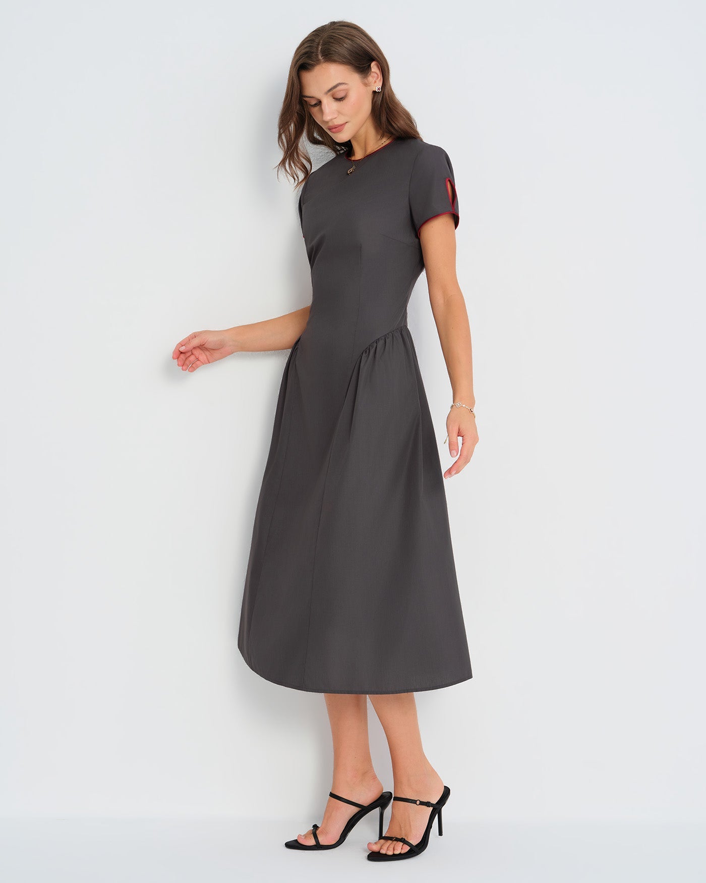 Vestido Midi Gris de Cuello Redondo