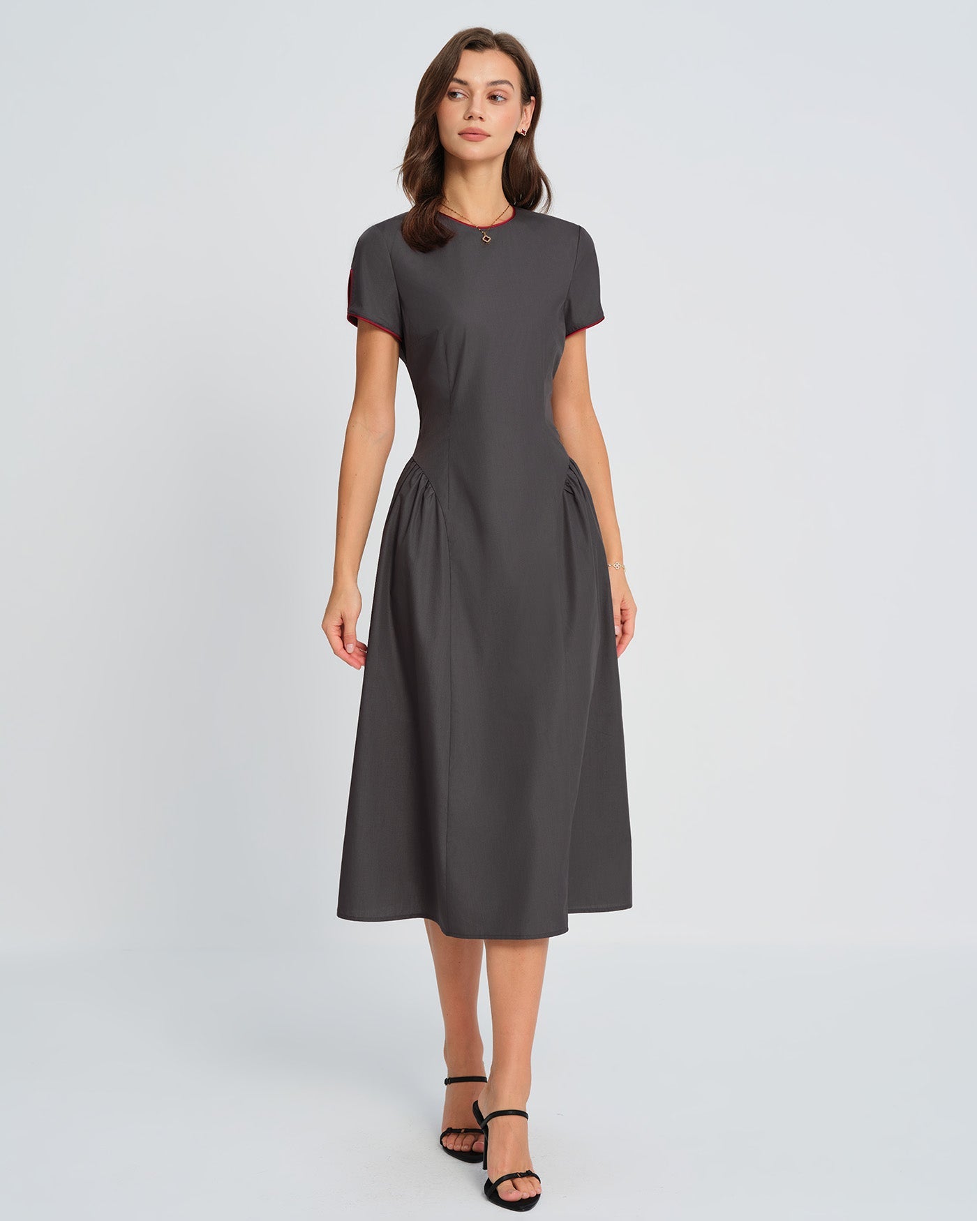 Vestido Midi Gris de Cuello Redondo