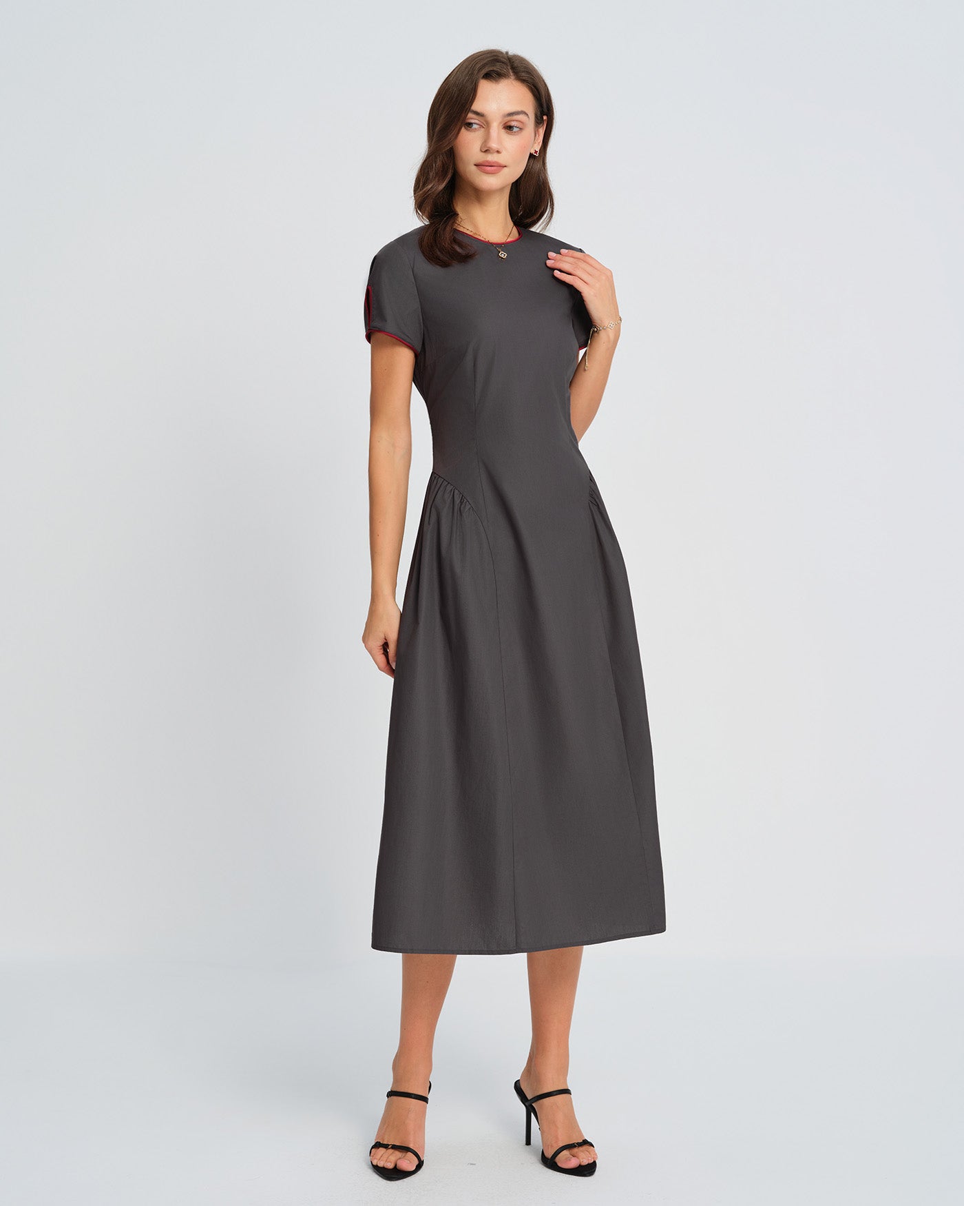 Vestido Midi Gris de Cuello Redondo
