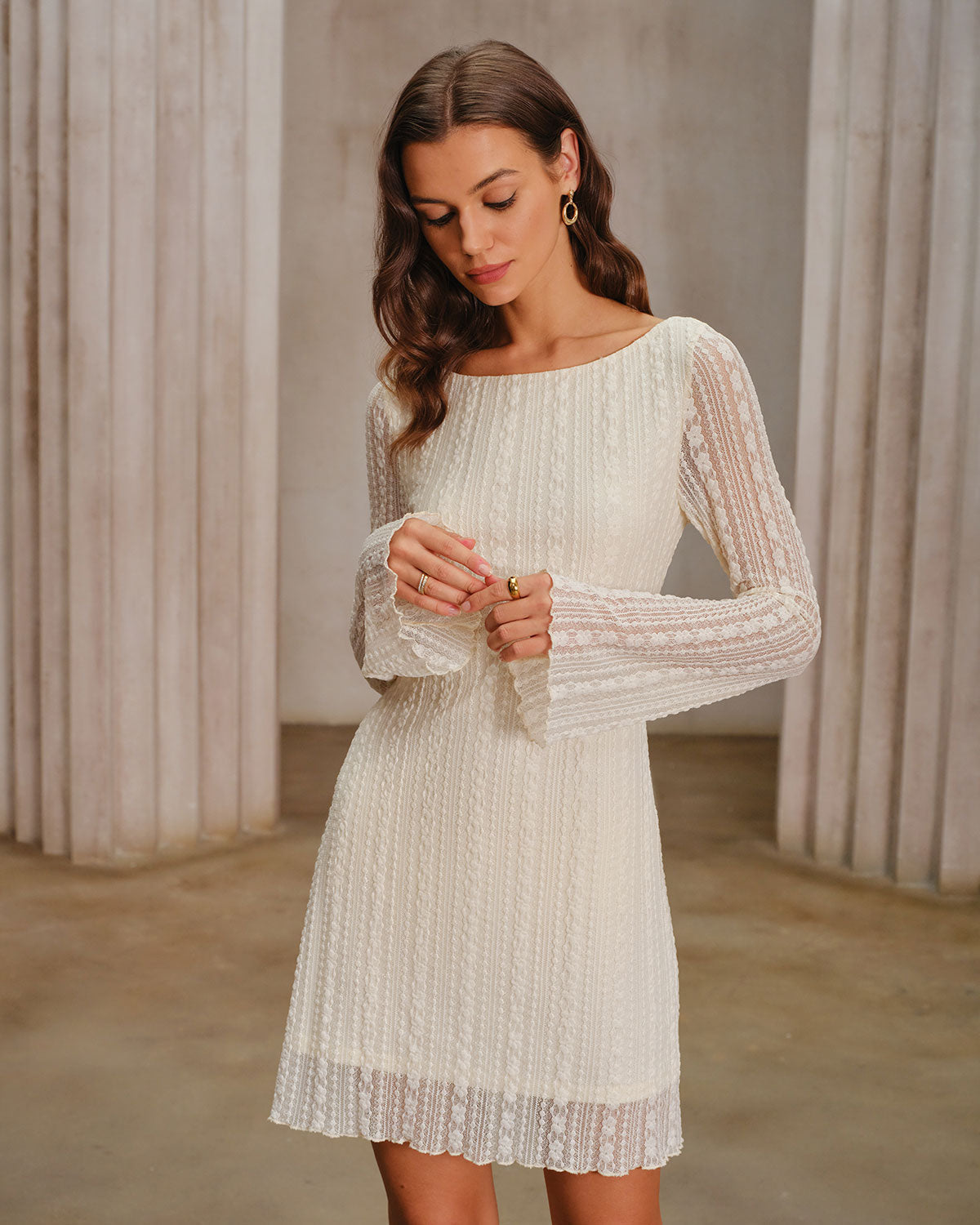 Vestido Mini de Encaje con Mangas de Campana en Albaricoque