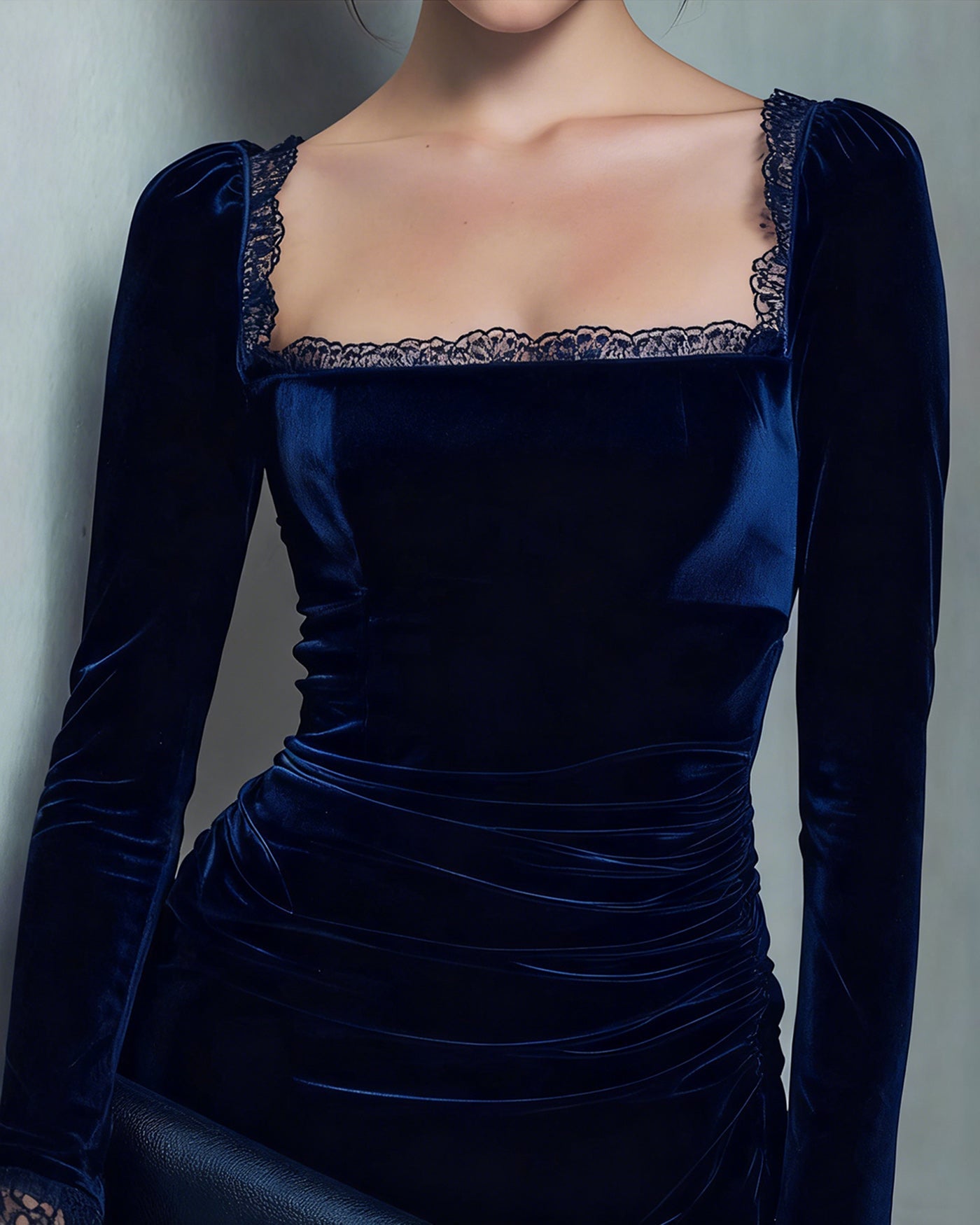 Vestido Mini de Cuello Cuadrado de Terciopelo Azul