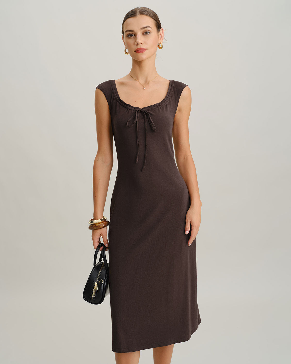Vestido Midi Marrón con Cuello Barco y Mangas Cortas