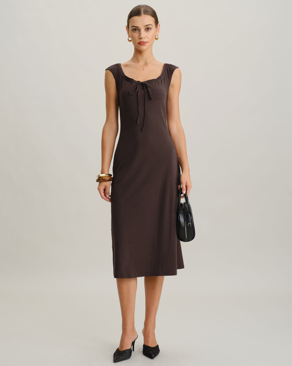 Vestido Midi Marrón con Cuello Barco y Mangas Cortas