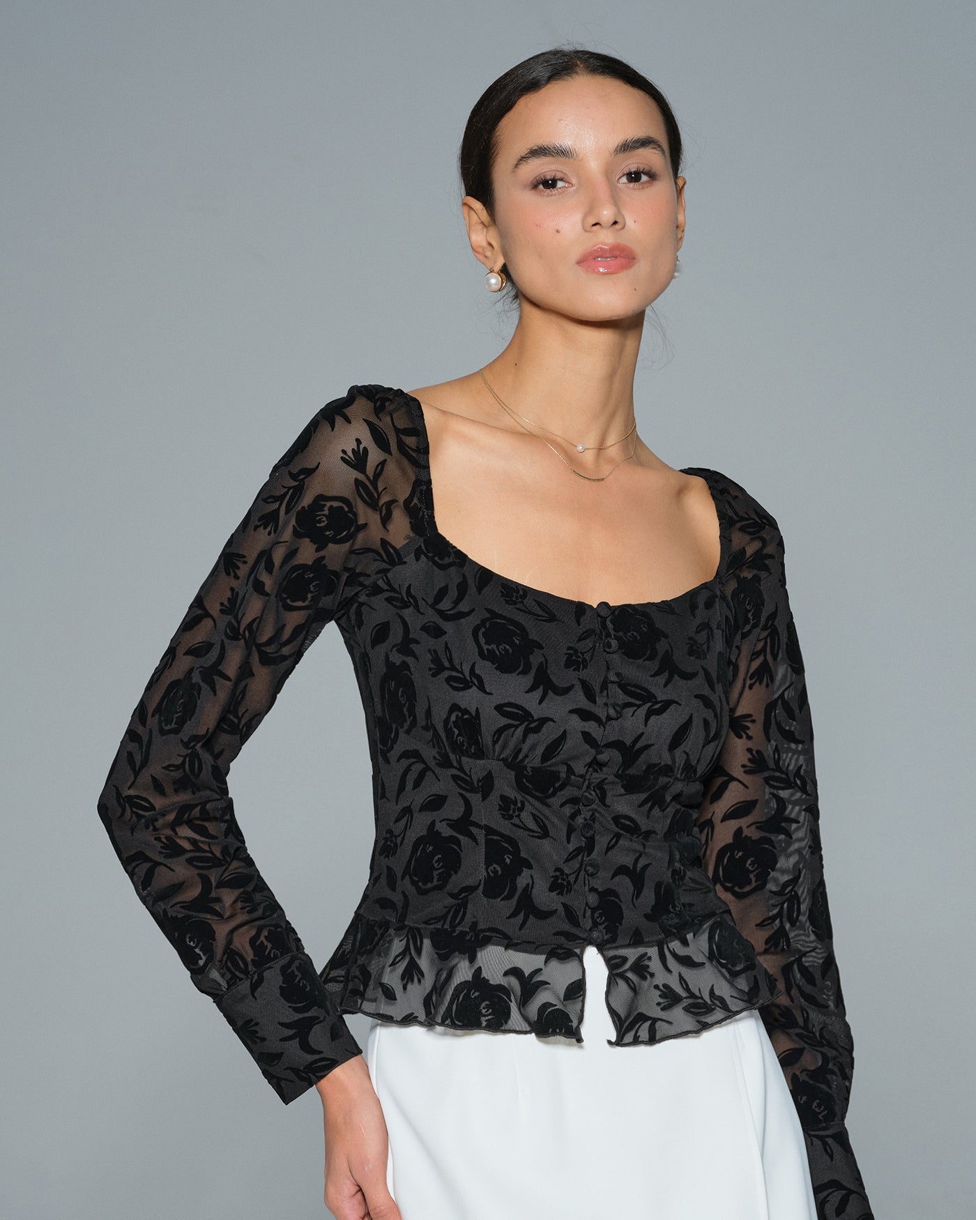 Blusa Negra de Cuello Cuadrado