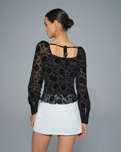 Blusa Negra de Cuello Cuadrado