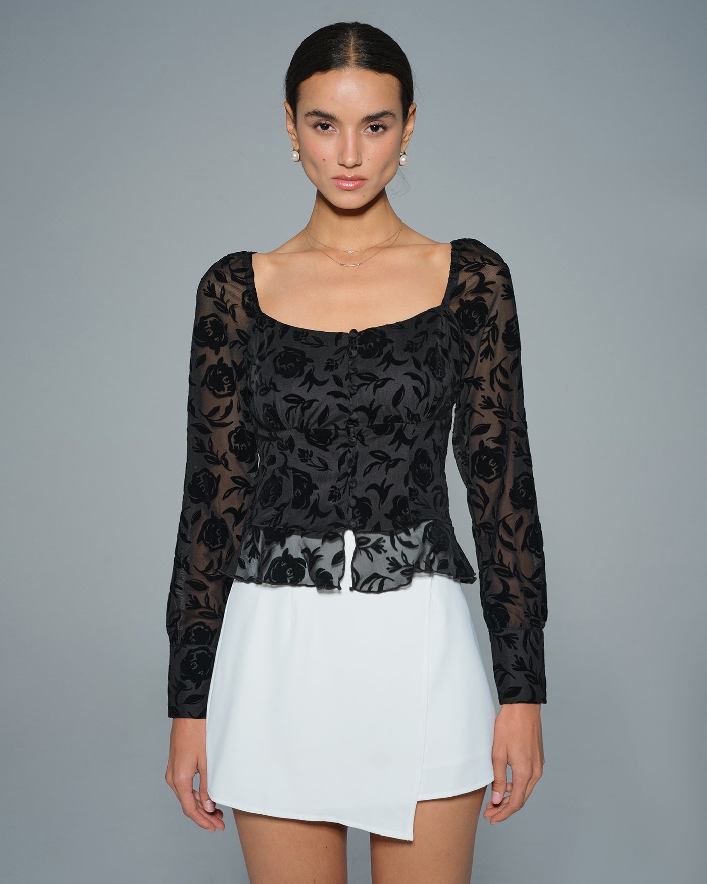 Blusa Negra de Cuello Cuadrado